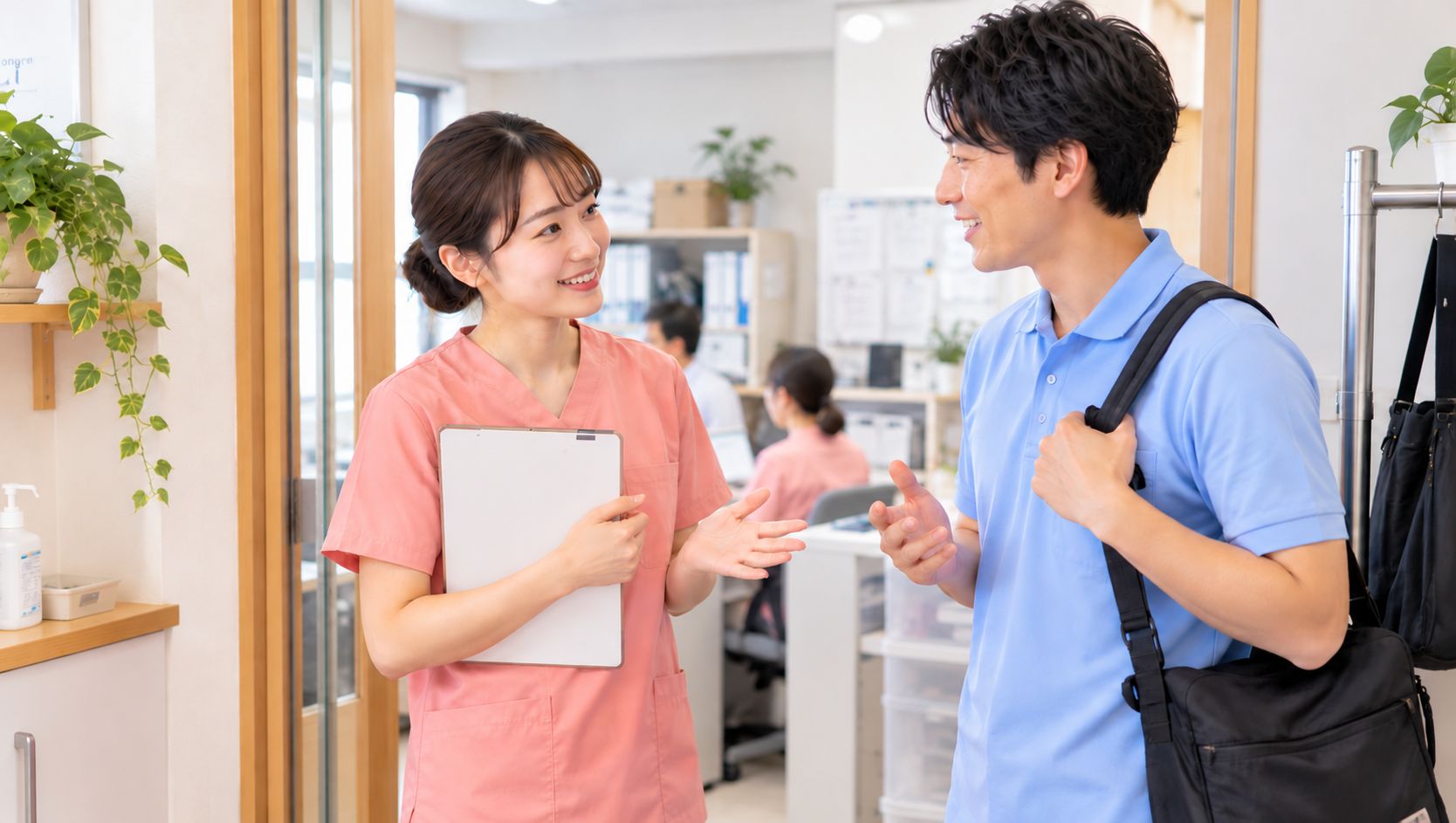 【看護師向け】訪問看護と訪問介護の違いは？仕事内容や保険の違いと連携のコツ